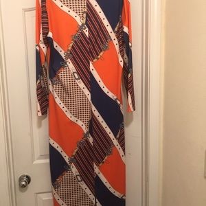 Patterened midi dress zips in the back